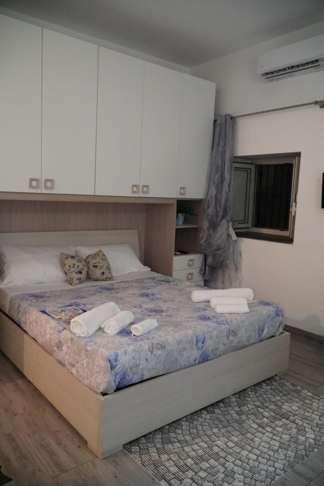B&B Porta Garibaldi Catania Bilik gambar